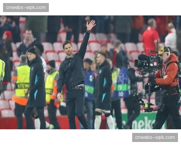 战术述评：阿隆索的勒沃库森为何能在欧冠延续不败，控球与反击的平衡